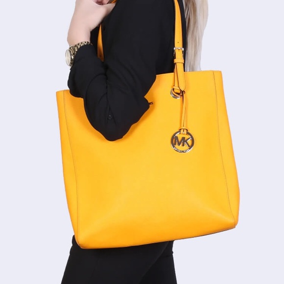 MICHAEL KORS Jet Set Vertical Saffiano Leather Tote || Brown - Picture 3 of 8